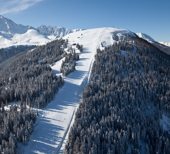 Blick auf die Piste des Skigebiets Rangger Köpfl.